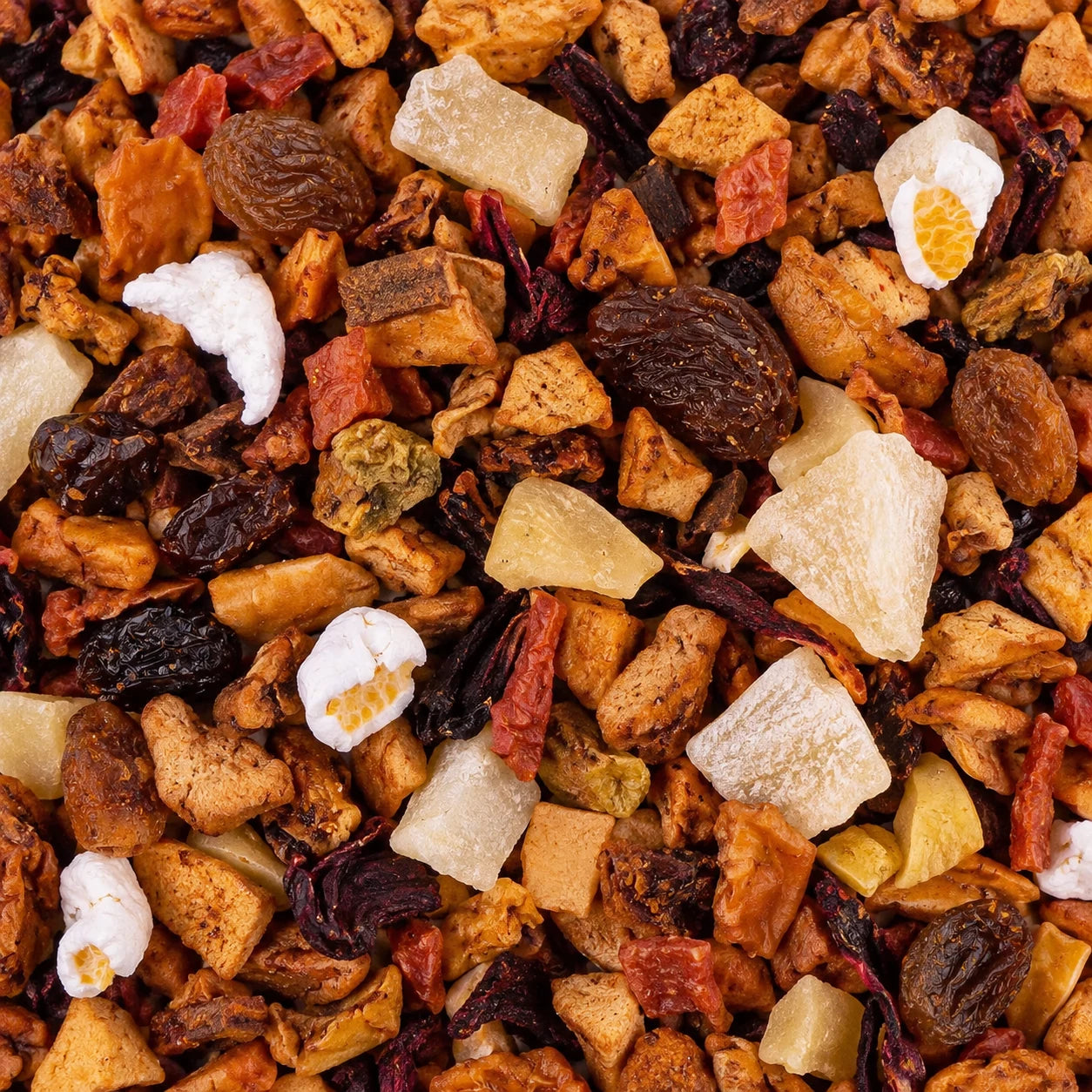 Mélange de fruits Amande-Popcorn – thé en vrac en gros plan